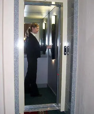Boston Hotel 3*